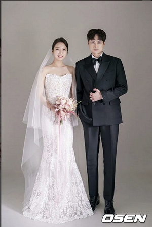 閔庚勳與《認哥》製作人超甜婚禮  前輩感動落淚