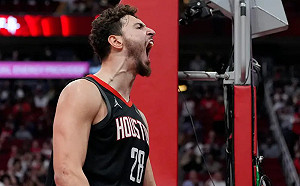 想追字母哥？火箭中鋒連2戰大三元率隊5連勝