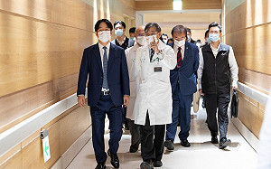 賴清德訪視台大醫院癌醫中心 期許2030年癌症標準化死亡率降低三分之一