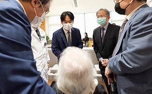 視察台大癌醫中心遇癌友　賴清德承諾：積極推動癌症防治工作