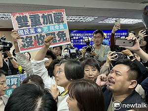 (影)遭王鴻薇控「拉人」 洪申翰貼出「假車禍」影片自清反批造謠