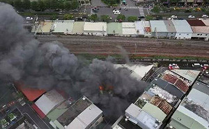 桃園八德里鐵皮屋大火!下風處30里空汙警報  環保局:請緊密門窗