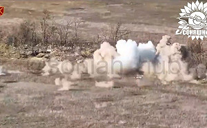 (影) 克雷明納戰線遭推進! 烏軍蘇-27 GBU滑翔炸彈猛轟 俄連越野車都上戰場 