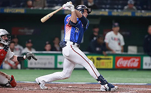 首轟！潘傑楷炸裂東京巨蛋  外野球迷喊：對不起