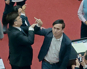 修民防法挨轟「意圖弱化國防」 葉元之:民進黨的國防是學生負責?