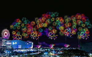 高雄跨年亮點在夢時代  250秒亞灣跨年花火千輪綻放