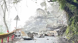 中橫台8線「這路段」嚴重坍方!公路局急搶通:今午後開放通行