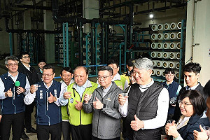 不缺水喝好水!卓揆視察澎湖供水 比讚共飲「海淡水」