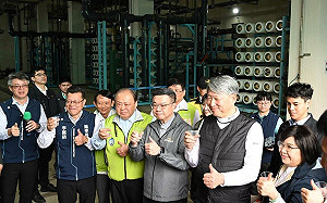 不缺水喝好水！卓揆視察澎湖供水 比讚共飲「海淡水」