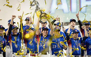 12強》台灣奪冠婉拒噴香檳理由曝 日本球迷感動：值得被尊重信任的國家