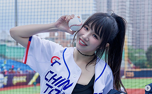 用冰砸日本國旗遭炎上！曉帆親吐日文道歉：是我太幼稚