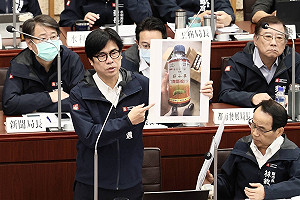 高雄高爾夫球場查獲500瓶農藥   陳其邁:公事公辦、沒有任何妥協