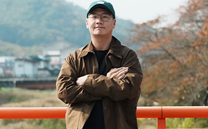 誤入敵營？阿翰「12強冠軍賽」坐日本區   尷尬反應曝光  網笑：怎會在那？