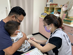 高風險族群注意 新北明起開放流感、新冠疫苗預約接種