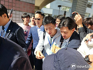 馬龍再展高人氣 粉絲奔陽明交大苦守4小時沒等到簽名