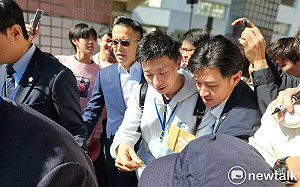 馬龍再展高人氣 粉絲奔陽明交大苦守4小時沒等到簽名