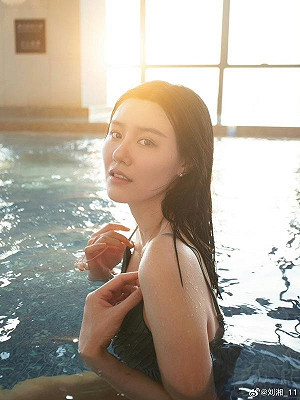(影) 游泳不穿泳裝 難道穿羽絨衣嗎? 金牌劉湘遭批穿太露「擦邊」 她霸氣硬回.....