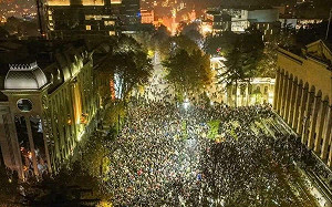 (影) 被美國與歐盟切斷戰略合作! 喬治亞數十萬人上街示威 要執政黨下台