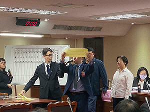 立院國發基金調委會選黃國昌當召委、民進黨退席喊選舉無效 