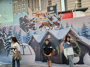 北國雪景搬到高雄街頭  公車亭創意變身迎聖誕超吸睛