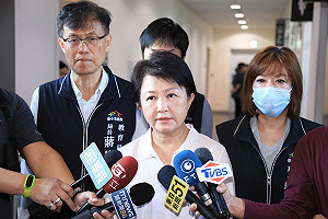 警察進校園帶走小學 老師昨挨批不適任 盧秀燕今天道歉了