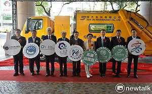 台韓攜手助力淨零轉型  國產熱帶專用電動環保車高雄首發表