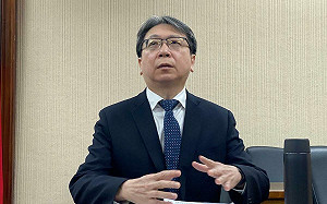 蔡明彥稱南韓戒嚴是「國內政爭」、不評論綠黨團稱「暗黑勢力侵台灣」