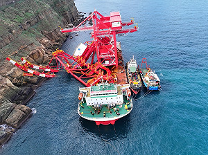 陸籍貨輪擱淺!航港局已抽除7成  290噸殘油待海象恢復清除