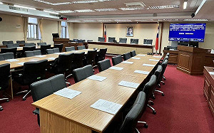 藍綠甲動卻一片祥和！選罷法修正一早未如往常爆發衝突