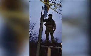 (影) 烏軍再傳捷報! 佔領庫爾斯克新據點 擊退侵略烏東俄軍重插國旗