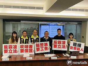 反霸凌護勞權!民眾黨號召明黑衣遊行 將陳情書投入賴政府「功德箱」