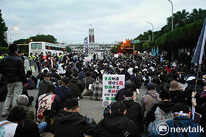 3千人遊行至凱道訴求反霸凌 陳情信塞滿「功德箱」送進總統府