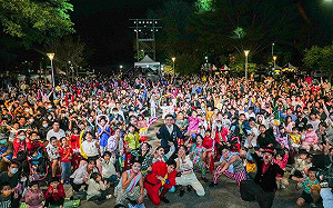 邀福爾摩沙馬戲團岡山首演  「小鴨爸爸」賴瑞隆與千位親子同歡