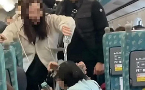 高鐵搶位倒水大戰！「倒水媽」親上火線揭男童飆髒話原因
