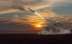 美首次試射成功LRHW中程高超音速導彈! 還要在波、烏佈「熱核炸彈」