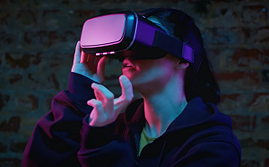 不讓蘋果專美於前！Google攜三星、高通推Android XR頭戴系統