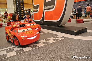 閃電再起  百貨賣場變身賽車場