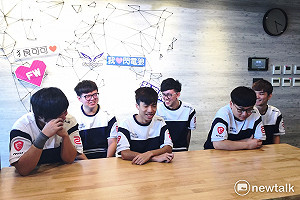 《鬥陣特攻》閃電狼感情好  互打分數超默契