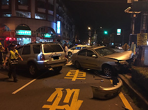 屏東萬丹3死7傷車禍 女駕駛肇逃惹禍