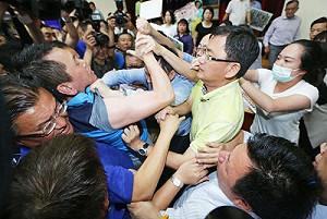 民眾提案禁播立院衝突  藍綠都認為不妥