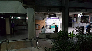 黃國昌夜宿司法大廈　籲正視基層過勞問題