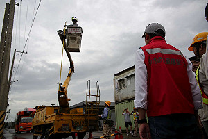 風城風大頂不住！ 新竹市電桿要地下化