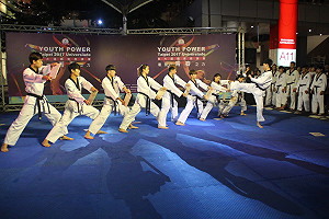 世大運 中韓對決黃牛票賣三倍 貴賓券滯銷