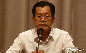 高級大樓衛生紙還丟垃圾桶  李應元批：丟臉 ！