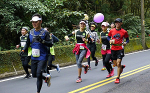 路跑活動製造驚人垃圾量？綠色和平籲政府立法管制