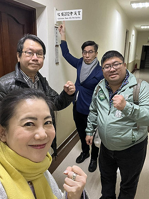 集結了!綠委已守內委會 防藍硬闖選罷法沒收罷免權