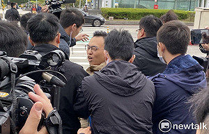 快訊》獨派嗆「統戰樣板」籲雙城論壇停辦 統派1人突襲抗議遭架離