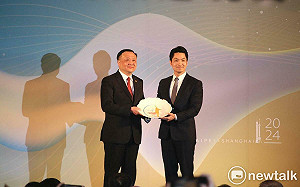 雙城論壇歡迎晚宴　蔣萬安贈大巨蛋瓷盤、華源送藝術瓷瓶