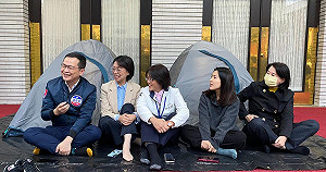 寒流來襲!藍委議場前排班、拚週五選罷法過關 酸「民進黨怕冷就滾」