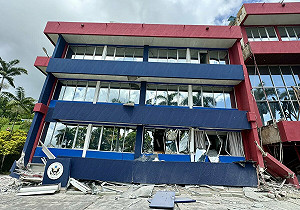 萬那杜爆發規模 7.3 強震災情慘重 多國使館都成受災戶